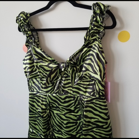 Capsule 98 size 8 ruffled green mini dress - Picture 5 of 6